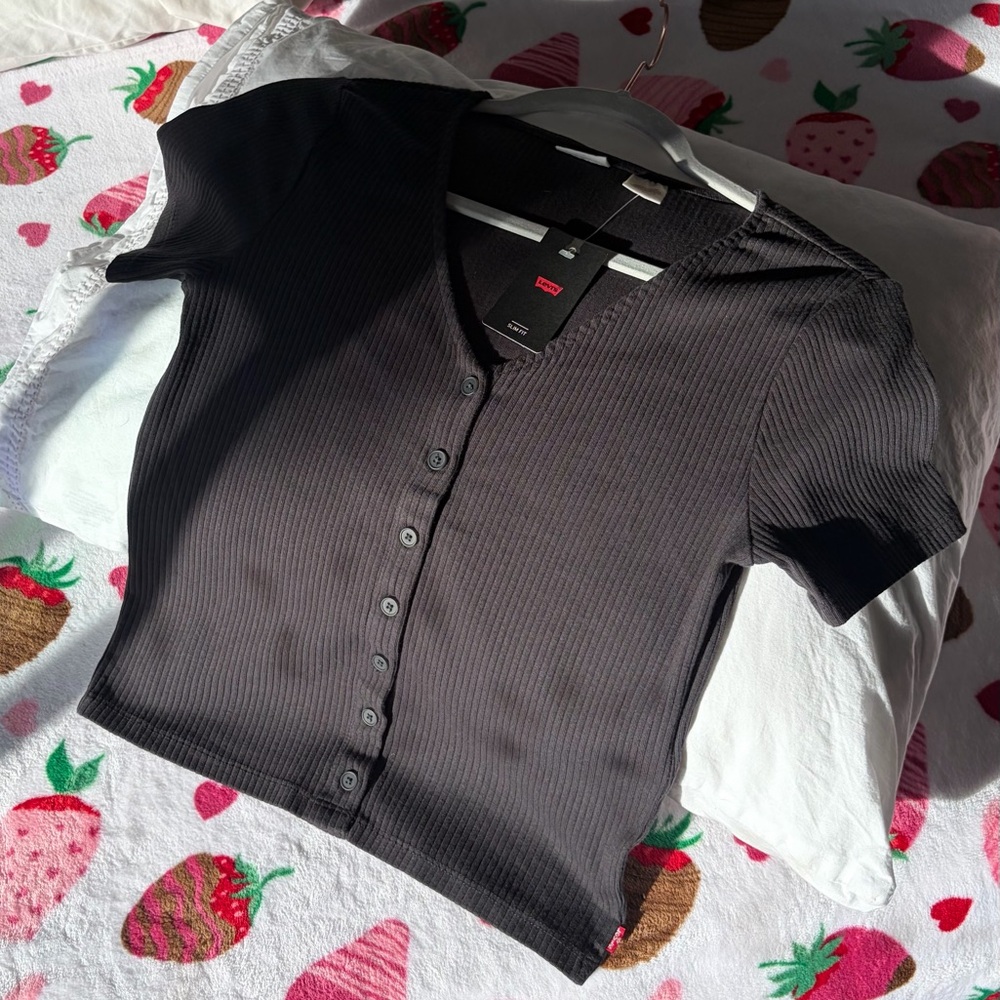 Levi's Charcoal Button-Front Short Sleeve Top